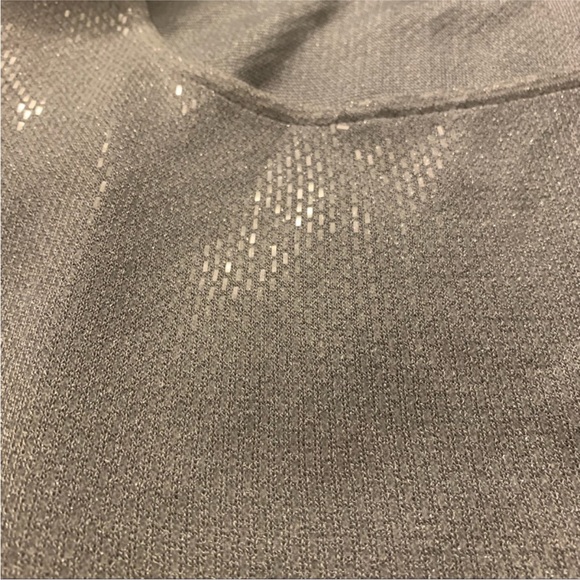 St. John Light silver Blue Shimmer Sequin Knit Light Sleeveless Top Sz M - Picture 5 of 6